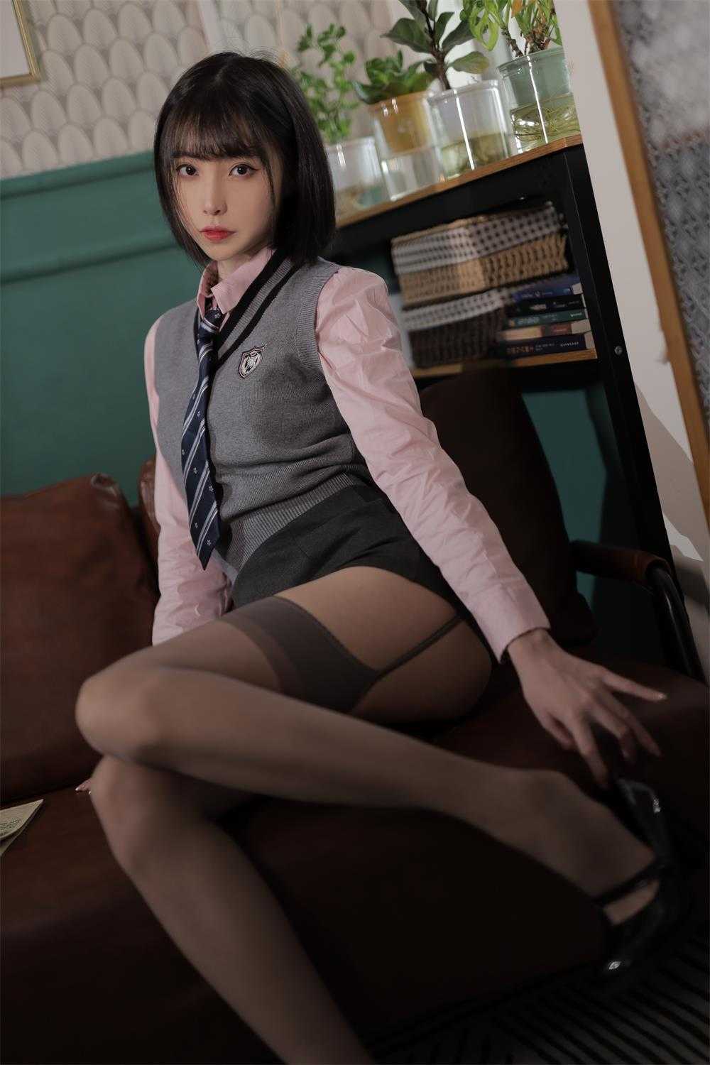 许岚 韩系制服[40P/292M]（3